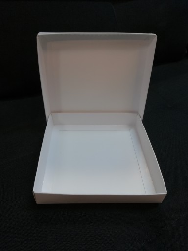 Zdjęcie oferty: Pudełko do kartek 15 x 15 wysokość 3,5 cm 