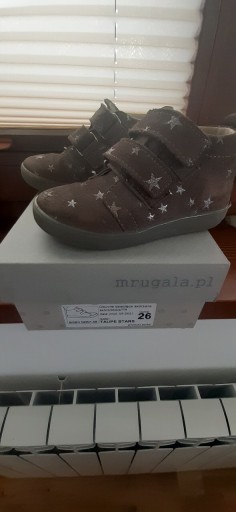 Zdjęcie oferty: Mrugała trzewiki dziecięce Bobo Taupe Stars r. 26