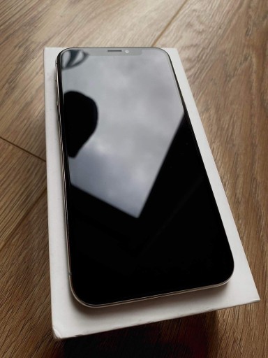 Zdjęcie oferty: Apple iPhone X 64 GB ładny stan + dużo case’ów