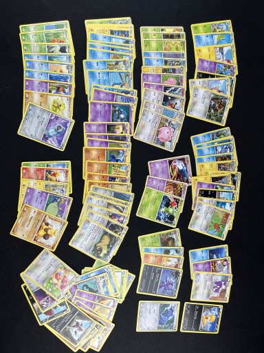 Zdjęcie oferty: Każda inna 100 kart pokemon stare 2009