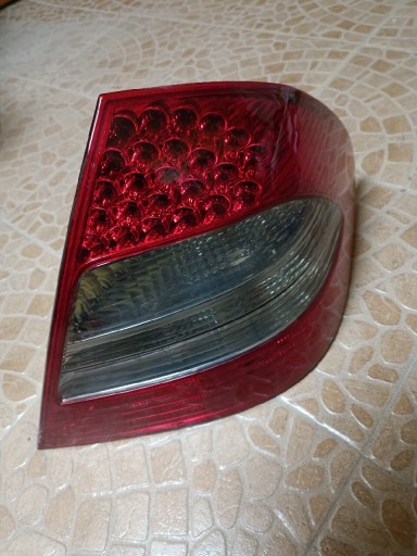 Zdjęcie oferty: Mercedes w 211 Lampa tył prawa led