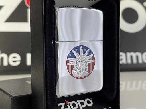 Zdjęcie oferty: Zapalniczka Zippo 1995 Statua Wolności, flaga USA