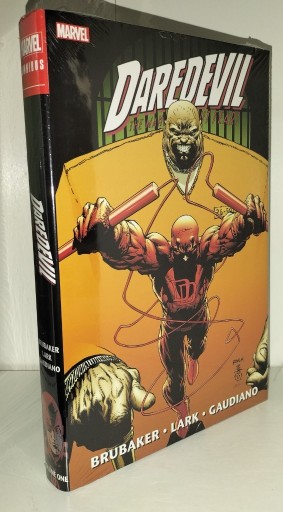 Zdjęcie oferty: DAREDEVIL BY BRUBAKER AND LARK OMNIBUS VOL 1 DM