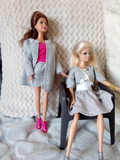 Zdjęcie oferty: 2 komplety    ubranka  dla Barbie