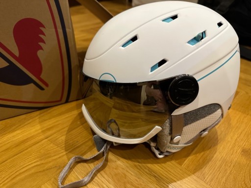 Zdjęcie oferty: KASK NARCIARSKI  ROSSIGNOL DAMSKI VISOR rozm. M