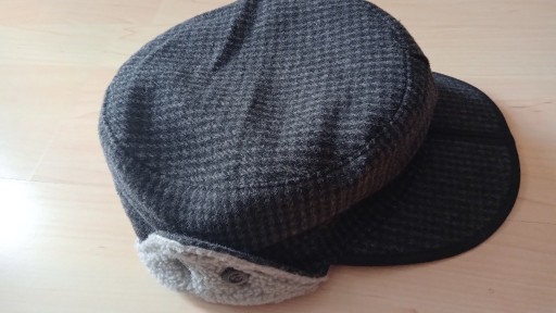 Zdjęcie oferty: Zimowa czapka męska z daszkiem, nauszniki