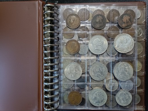 Zdjęcie oferty: Stary klaser z monetami do rozpoznania 