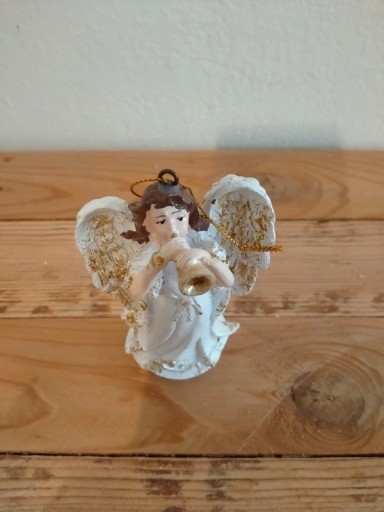Zdjęcie oferty: Figurka aniołek z trąbka 