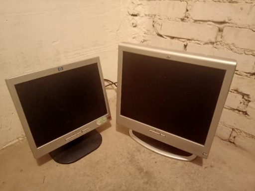 Zdjęcie oferty: dwa monitory jeden z okablowaniem drugi bez