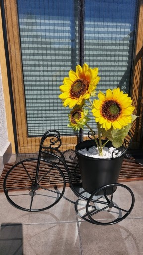 Zdjęcie oferty: Sztuczne słoneczniki kwietnik metalowy rower