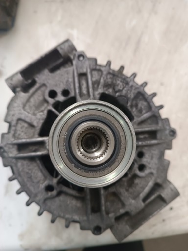 Zdjęcie oferty: Alternator Mercedes ml gl w164 x164 320cdi Bosch 