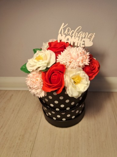 Zdjęcie oferty: Flower box prezent dzień mamy kwiaty mydlane