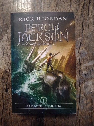 Zdjęcie oferty: Percy Jackson: Złodziej pioruna - Rick Riordan