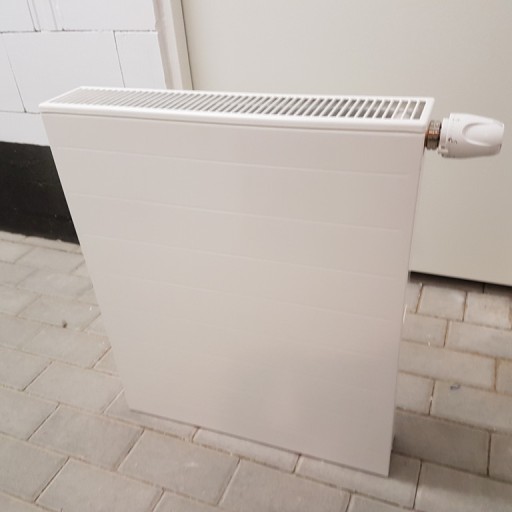 Zdjęcie oferty: grzejnik płytowy KERMI LINE PLV22 605x505 prawy