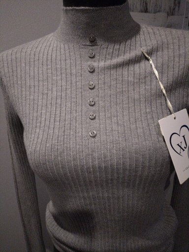 Zdjęcie oferty: Sweter półgolf z guziczkami