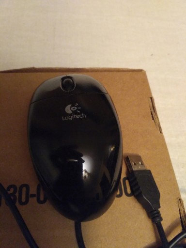 Zdjęcie oferty: Mysz optyczna USB logitech - czarna przewodowa