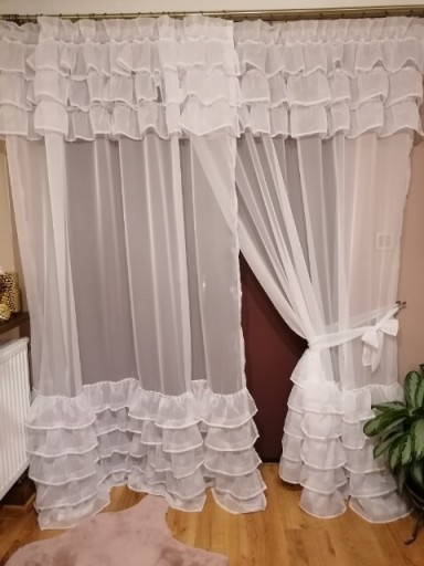 Zdjęcie oferty: Firana z 8 falbanami 140cm x 250cm wiązanie