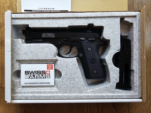 Zdjęcie oferty: Wiatrówka replika Beretty m92, Swiss Arms GSG 92