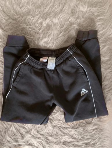 Zdjęcie oferty: Dresy spodnie Adidas 152