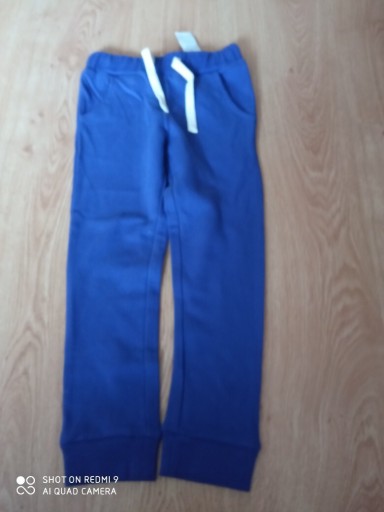 Zdjęcie oferty: Spodnie dresowe fioletowe 110/116 nowe 