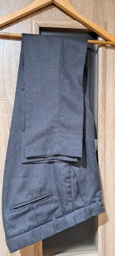 Zdjęcie oferty: Spodnie garniturowe firmy Coolclub r. 170 