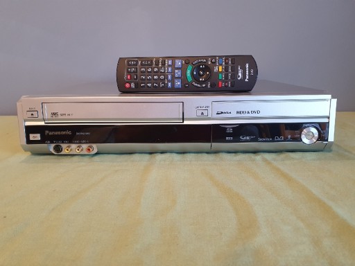 Zdjęcie oferty: PANASONIC DMR-EX99V MAGNETOWID NAGRYWARKA VHS DVD HDD 250GB HDMI 3w1 PILOT