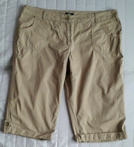 Zdjęcie oferty: F&F oliwkowe spodnie bermudy r.16-44