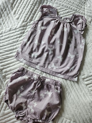 Zdjęcie oferty: H&M komplet top spodenki liliowy w motylki r.80