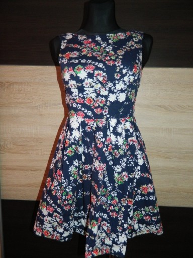 Zdjęcie oferty: New Look ładna sukienka kwiaty roz 36