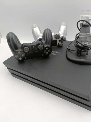 Zdjęcie oferty: Sony PlayStation 4 PRO 1 TB CUH-7116B +2X Pad