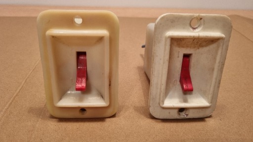 Zdjęcie oferty: WYŁĄCZNIK PRĄDU 220V- 2 SZT.