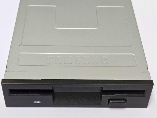 Zdjęcie oferty: Stara stacja dyskietek 1.44 FDD SAMSUNG SFD-321B CZARNA z logo