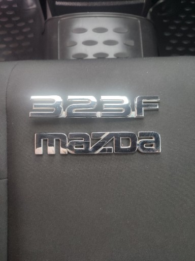 Zdjęcie oferty: Mazda 323F logo napis oryginał 