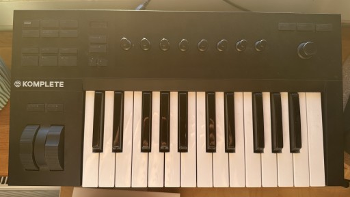 Zdjęcie oferty: Klawiatura NI Komplete Kontrol A25 plus cover