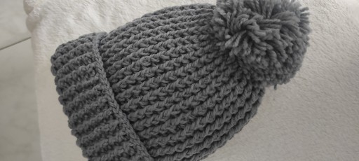 Zdjęcie oferty: Czapka jesienna, zimowa ręcznie zrobiona.  Szara.