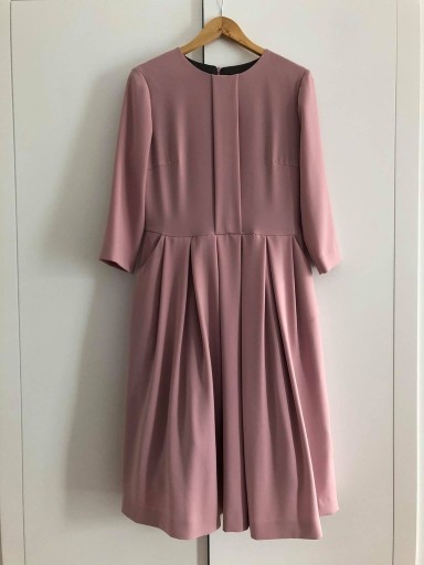 Zdjęcie oferty: Pudrowo-różowa elegancka sukienka