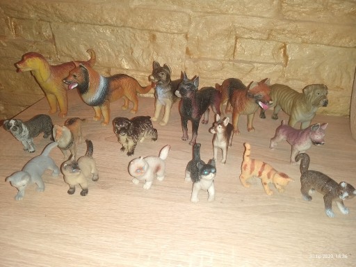 Zdjęcie oferty: Figurki zwierząt koty psy