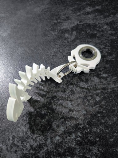 Zdjęcie oferty: KEYSPINNER CZASZKA+REKINEK 11CM KOLOR WHITE PEARL