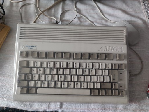 Zdjęcie oferty: Amiga 600 / 500 / C64