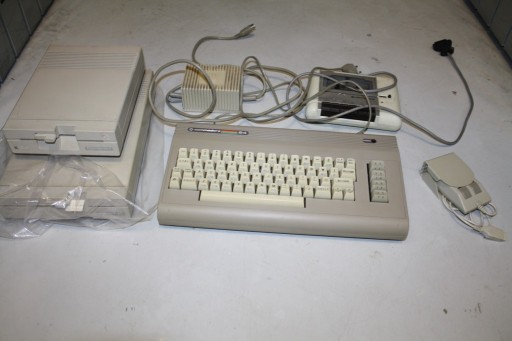 Zdjęcie oferty: Commodore 64 duży zestaw