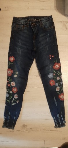Zdjęcie oferty: Jeansy spodnie rurki skinny r.140 10lat haft kwiat