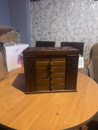 Zdjęcie oferty: Szkatułka drewniana do przechowywania biżuterii 