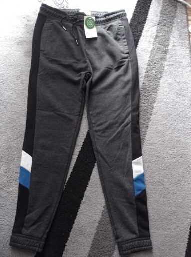Zdjęcie oferty: Spodnie dresowe chłopięce M nowe C&A