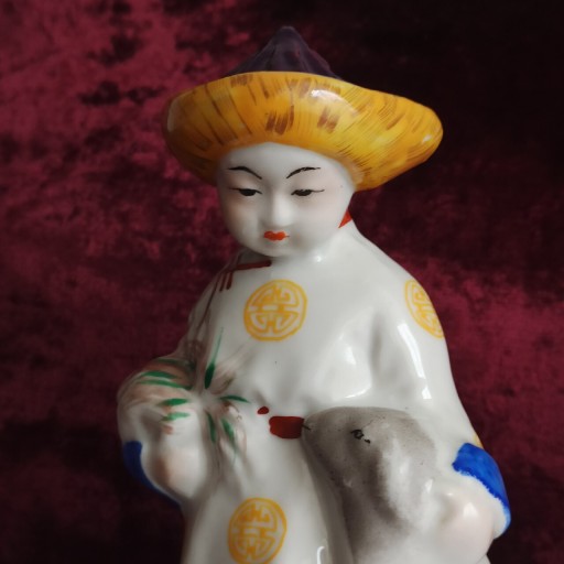 Zdjęcie oferty: Figurka ceramiczna mongolski chłopiec z owieczką PRL vintage