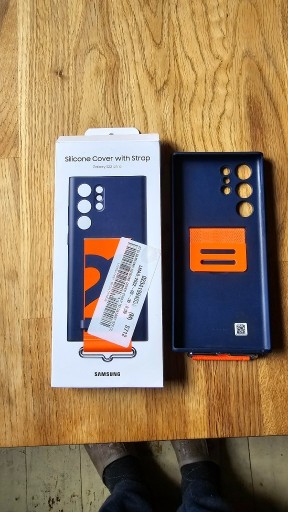 Zdjęcie oferty: ETUI SLIKONE COVER WITH STRAP S 23 ULTRA