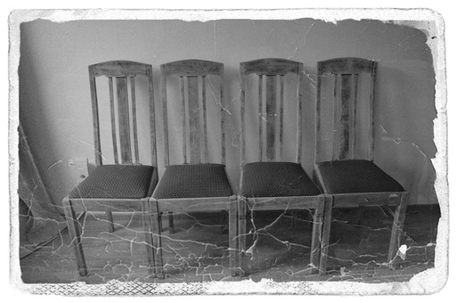 Zdjęcie oferty: MAGAZYN cztery krzesła