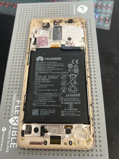 Zdjęcie oferty: LCD z korpusem i baterią Huawei Mate 10 Pro