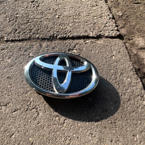 Zdjęcie oferty: Znaczek emblemat logo Toyota Auris II 2 lift