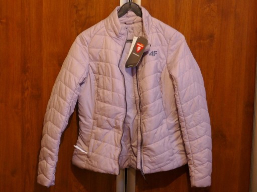 Zdjęcie oferty: Kurtka damska firmy 4F, rozmiar S, model H4L22-KUDP060, książka GRATIS !! 