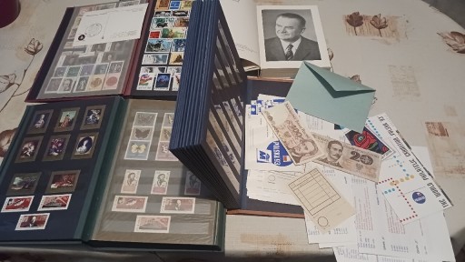 Zdjęcie oferty: Kolekcja znaczków z PRL-u (3 klasery) + książka